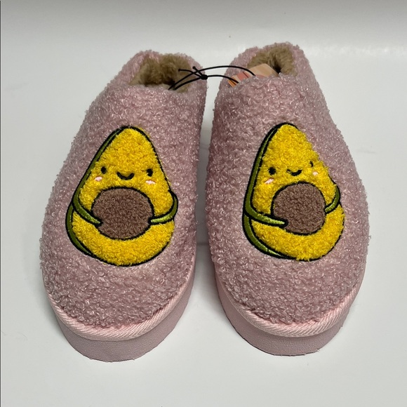 NWT Avocado Fuzzy Slippers Blush Pink Size 9 (Runs Small – Best for 7.5 - 8) - Picture 1 of 7